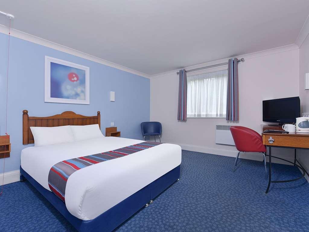 Travelodge Walton On Thames Номер фото