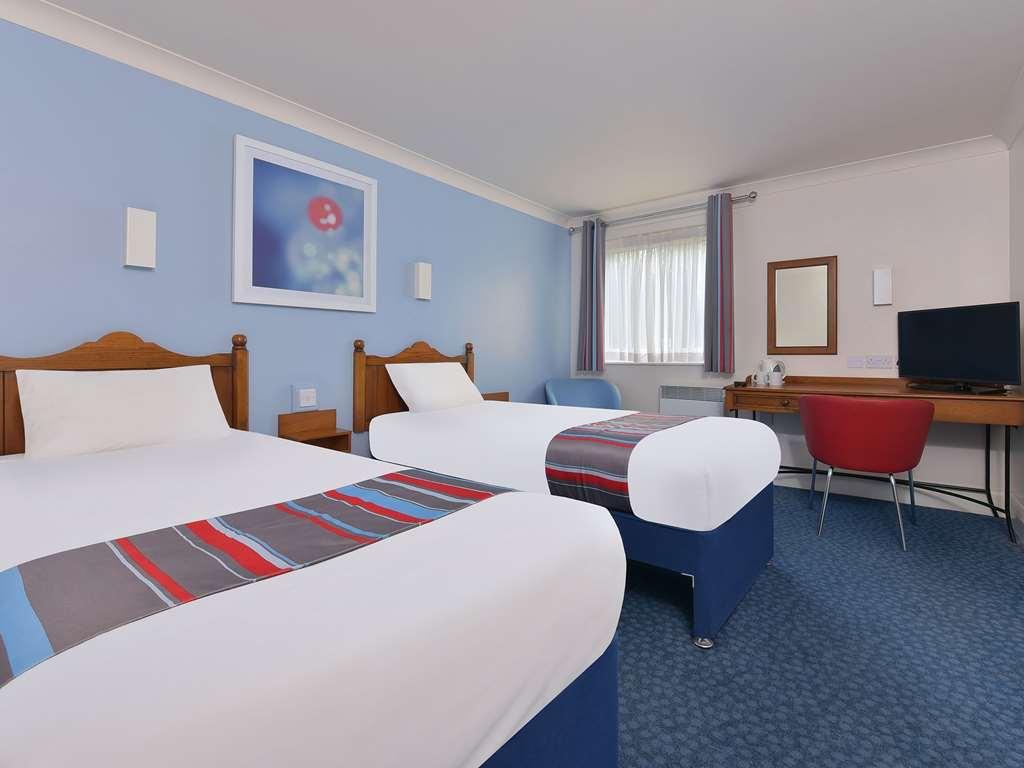 Travelodge Walton On Thames Номер фото