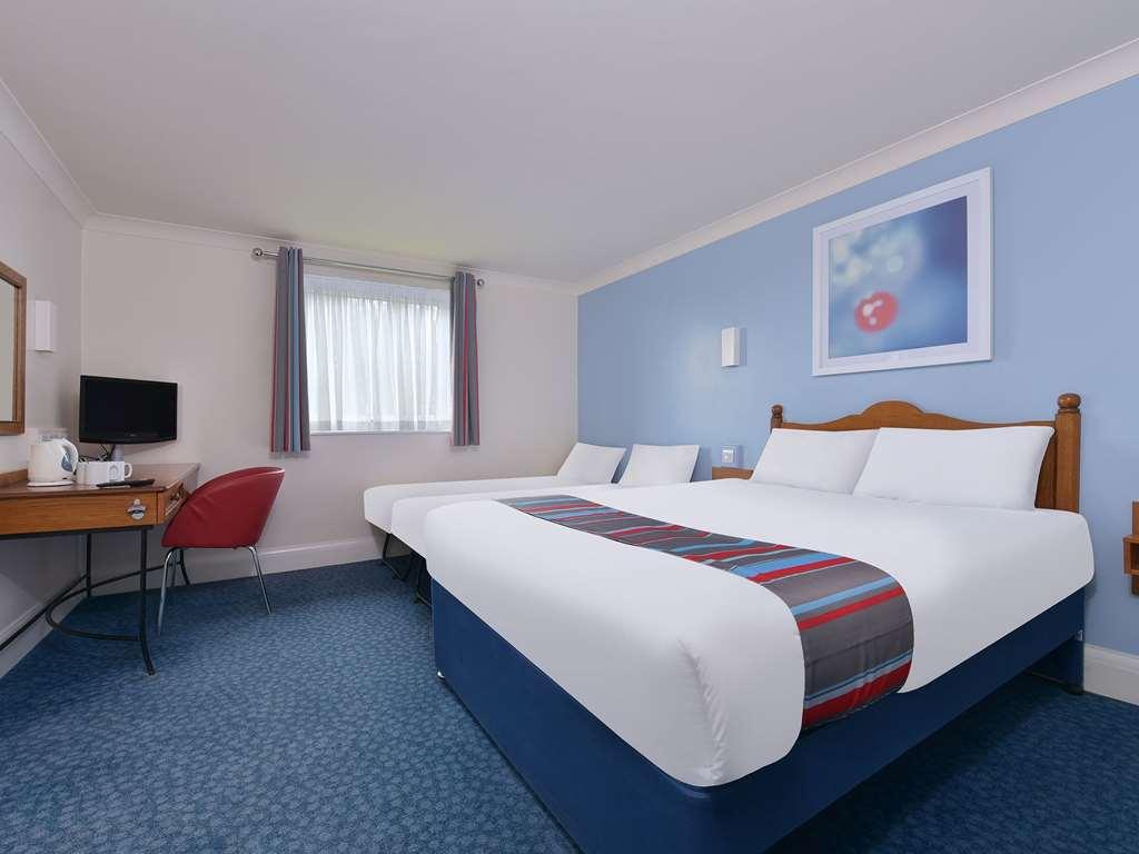 Travelodge Walton On Thames Номер фото