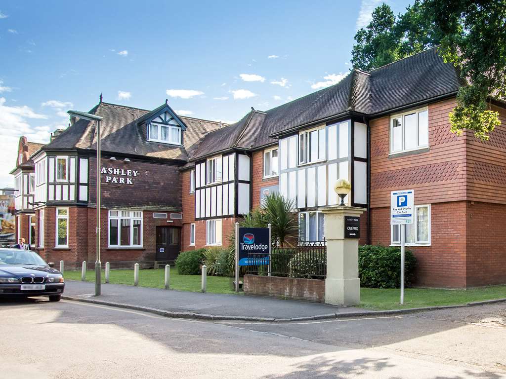 Travelodge Walton On Thames Экстерьер фото