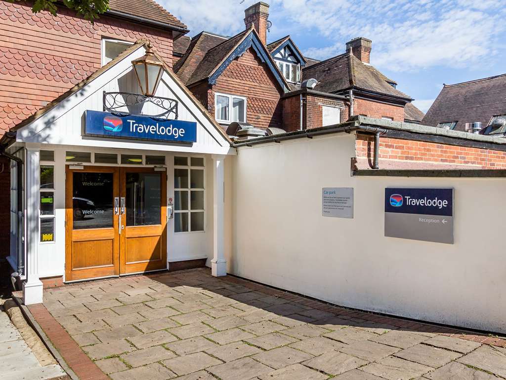 Travelodge Walton On Thames Экстерьер фото