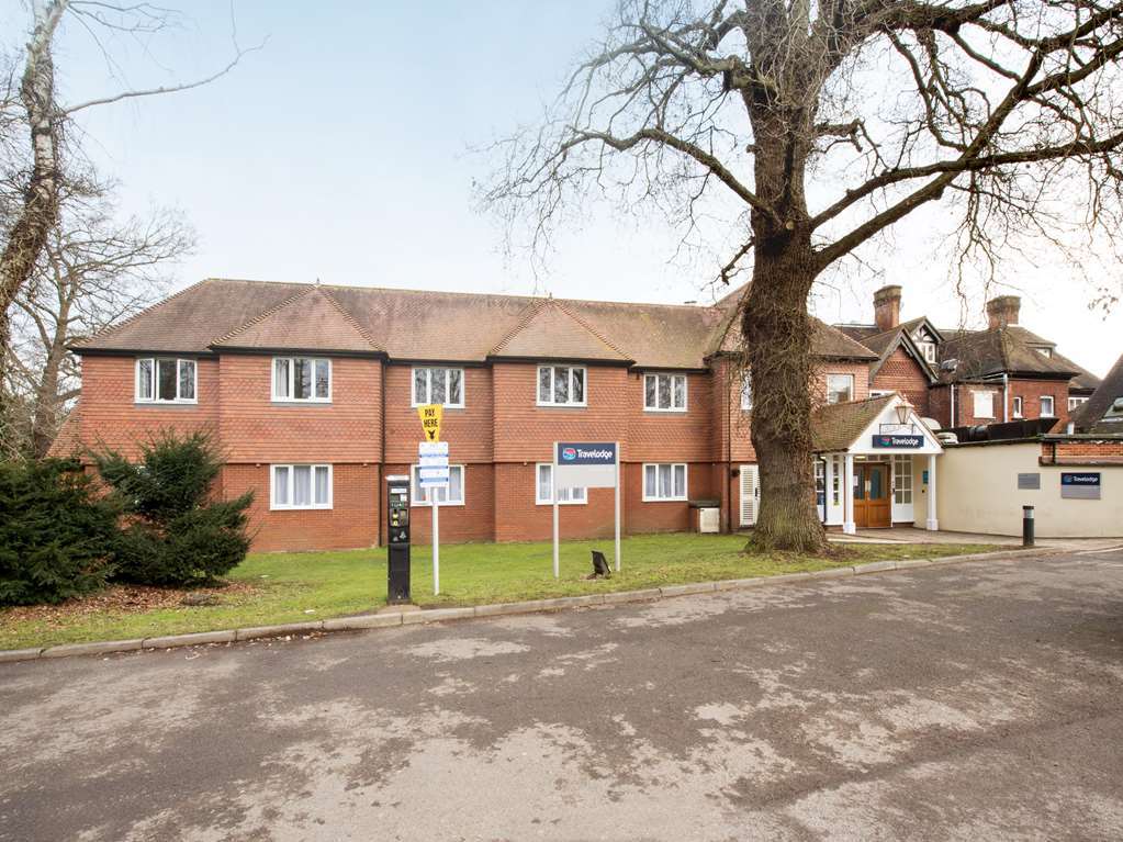 Travelodge Walton On Thames Экстерьер фото