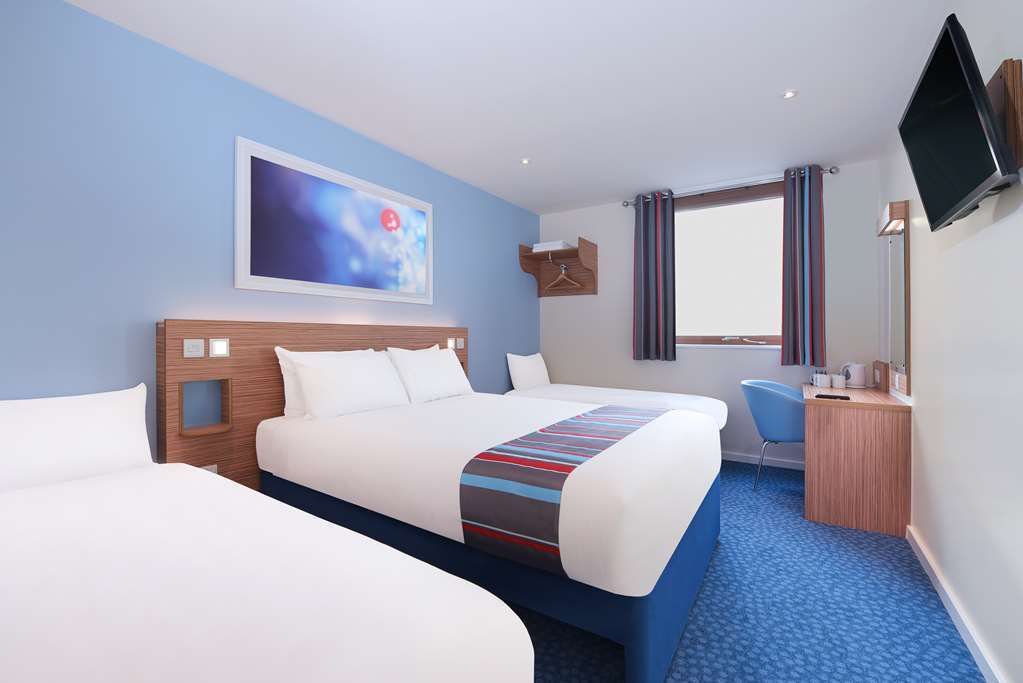 Travelodge Walton On Thames Номер фото