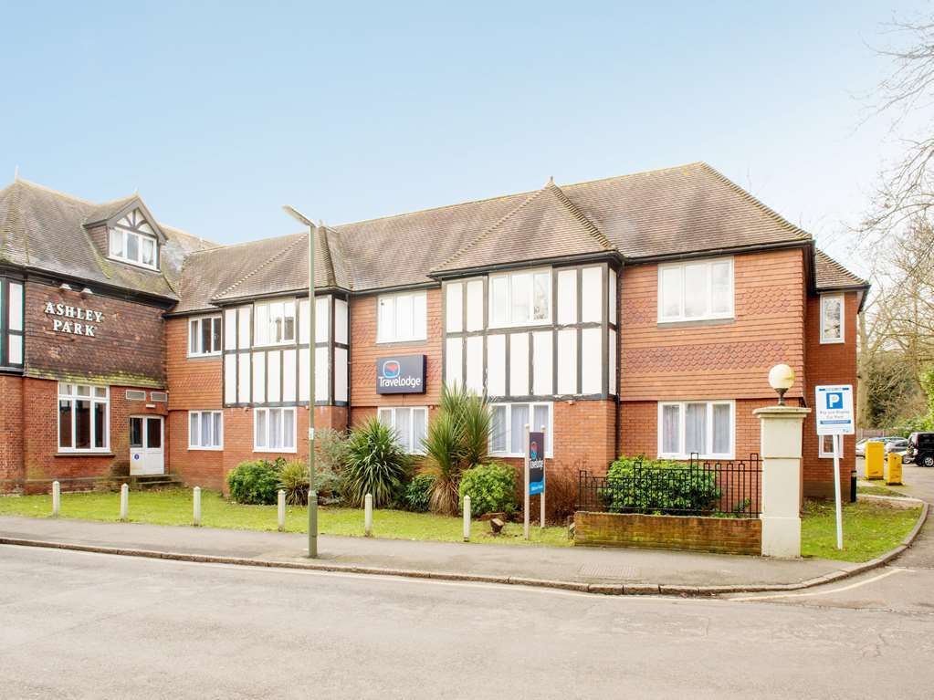 Travelodge Walton On Thames Экстерьер фото