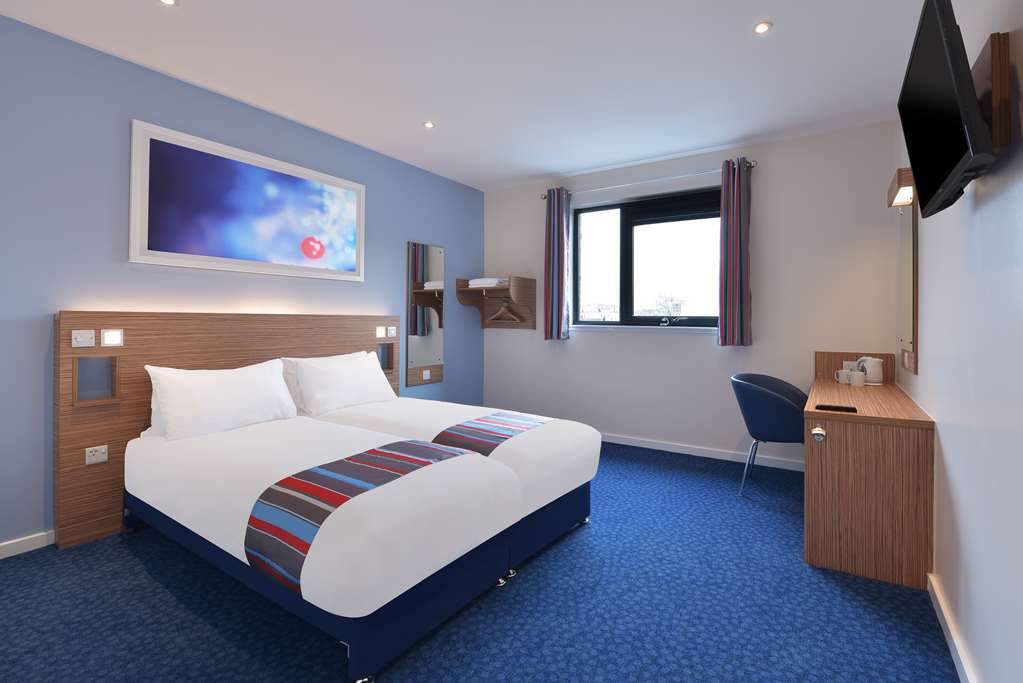 Travelodge Walton On Thames Номер фото