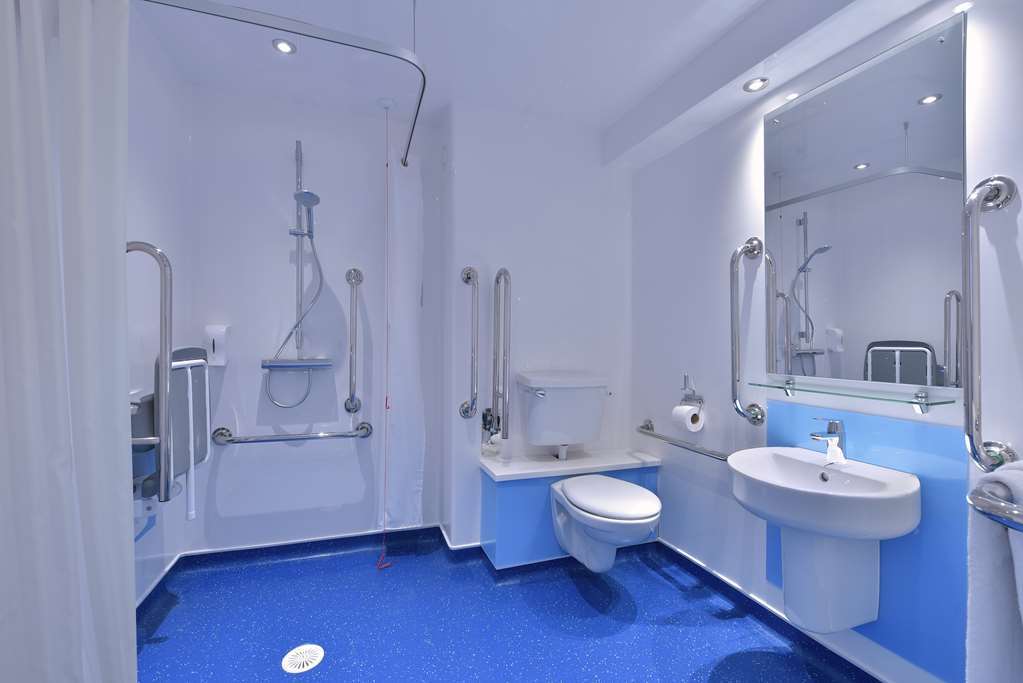 Travelodge Walton On Thames Номер фото