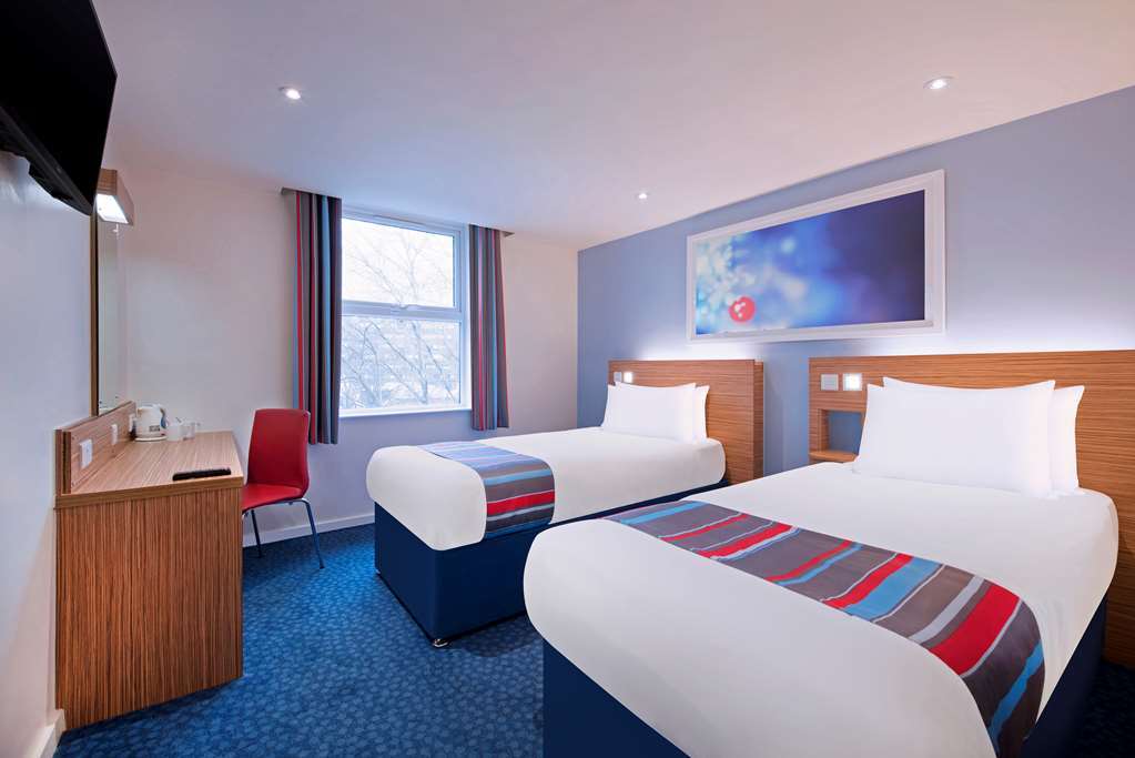 Travelodge Walton On Thames Номер фото